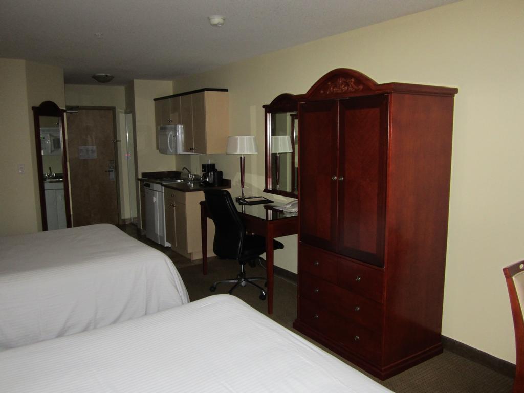 Trend Mountain Hotel & Conference Centre Tumbler Ridge Eksteriør bilde