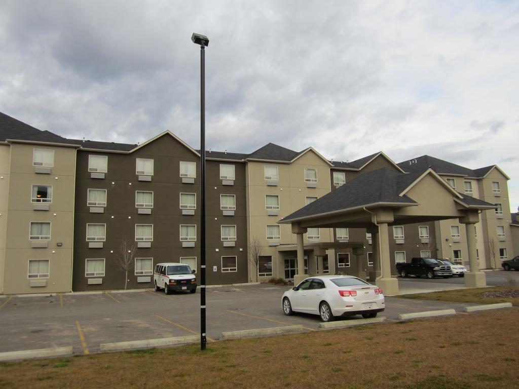 Trend Mountain Hotel & Conference Centre Tumbler Ridge Eksteriør bilde