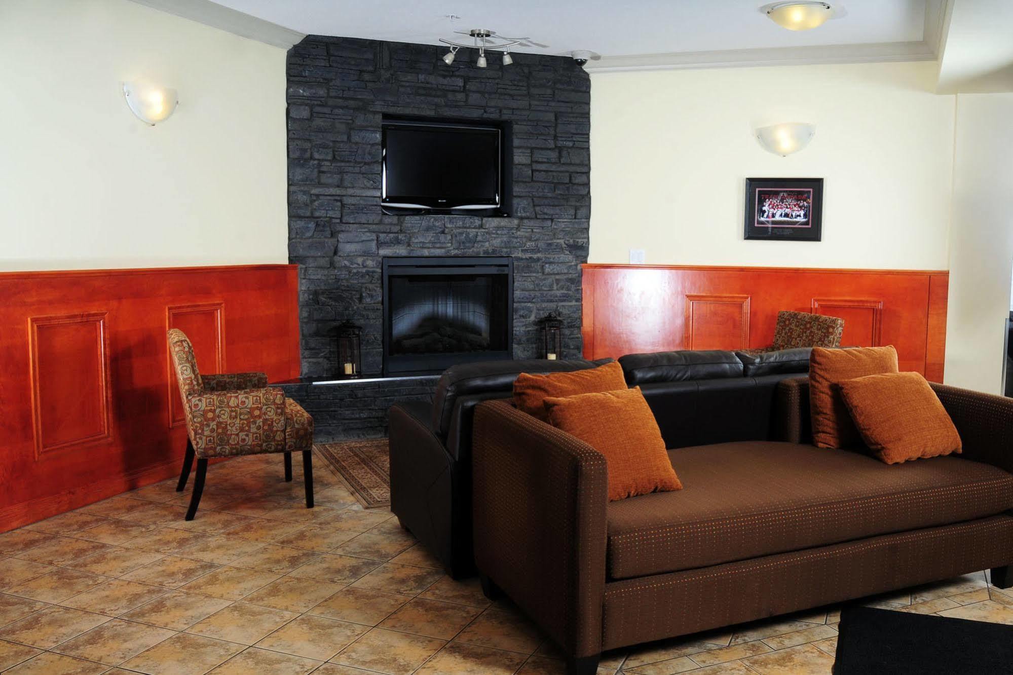 Trend Mountain Hotel & Conference Centre Tumbler Ridge Eksteriør bilde